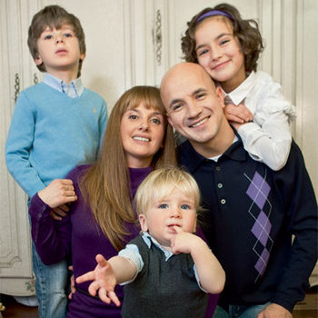На фото - Егор Дружинин и его семья