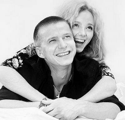 На фото - Роман Курцын с женой