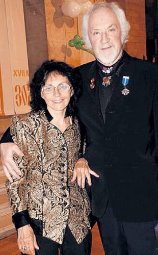 На фото - с женой Галиной Сизовой